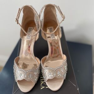 Badgley Mischka Rose Gold Heels size 8 NWT